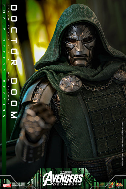 Hot Toys Doctor Doom Avengers Doomsday 1/6 scale figure — armoured suit detail